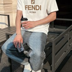 fend*芬家 2026春夏新款男女同情侣款👫休闲宽松棉质圆领短袖T恤衫!贸易公司渠道稀出,同步官网发售 fend*芬家 2026春夏新款男女同情侣款👫休闲宽松棉质圆领短袖T恤衫!贸易公司渠道稀出,同步官网发售