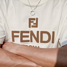 fend*芬家 2026春夏新款男女同情侣款👫休闲宽松棉质圆领短袖T恤衫!贸易公司渠道稀出,同步官网发售 fend*芬家 2026春夏新款男女同情侣款👫休闲宽松棉质圆领短袖T恤衫!贸易公司渠道稀出,同步官网发售