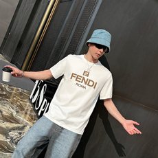 fend*芬家 2026春夏新款男女同情侣款👫休闲宽松棉质圆领短袖T恤衫!贸易公司渠道稀出,同步官网发售 fend*芬家 2026春夏新款男女同情侣款👫休闲宽松棉质圆领短袖T恤衫!贸易公司渠道稀出,同步官网发售