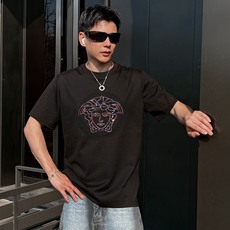 范家 2026春夏新款男女同情侣款👫休闲宽松棉质圆领短袖T恤衫!贸易公司渠道稀出,同步官网发售 ! 范家 2026春夏新款男女同情侣款👫休闲宽松棉质圆领短袖T恤衫!贸易公司渠道稀出,同步官网发售 !