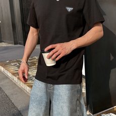 Prad*普家 2026春夏新款男女同情侣款👫休闲宽松棉质圆领短袖T恤衫!贸易公司渠道稀出,同步官网发售 Prad*普家 2026春夏新款男女同情侣款👫休闲宽松棉质圆领短袖T恤衫!贸易公司渠道稀出,同步官网发售