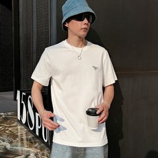 Prad*普家 2026春夏新款男女同情侣款👫休闲宽松棉质圆领短袖T恤衫!贸易公司渠道稀出,同步官网发售 Prad*普家 2026春夏新款男女同情侣款👫休闲宽松棉质圆领短袖T恤衫!贸易公司渠道稀出,同步官网发售