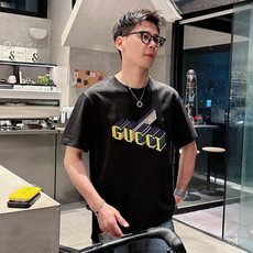 。Gucci古驰💥独家专供新款原单男士休闲短袖 高端定制 高版本 时尚百搭爆款⚠️⚠️✨✨进口面料 手感 。Gucci古驰💥独家专供新款原单男士休闲短袖 高端定制 高版本 时尚百搭爆款⚠️⚠️✨✨进口面料 手感