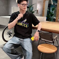 。Gucci古驰💥独家专供新款原单男士休闲短袖 高端定制 高版本 时尚百搭爆款⚠️⚠️✨✨进口面料 手感 。Gucci古驰💥独家专供新款原单男士休闲短袖 高端定制 高版本 时尚百搭爆款⚠️⚠️✨✨进口面料 手感