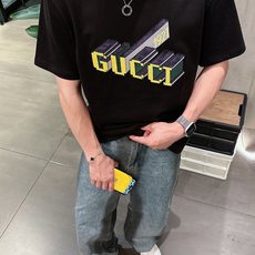 。Gucci古驰💥独家专供新款原单男士休闲短袖 高端定制 高版本 时尚百搭爆款⚠️⚠️✨✨进口面料 手感 。Gucci古驰💥独家专供新款原单男士休闲短袖 高端定制 高版本 时尚百搭爆款⚠️⚠️✨✨进口面料 手感