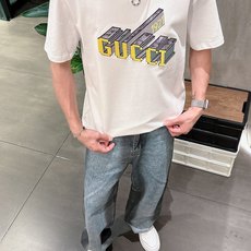 。Gucci古驰💥独家专供新款原单男士休闲短袖 高端定制 高版本 时尚百搭爆款⚠️⚠️✨✨进口面料 手感 。Gucci古驰💥独家专供新款原单男士休闲短袖 高端定制 高版本 时尚百搭爆款⚠️⚠️✨✨进口面料 手感