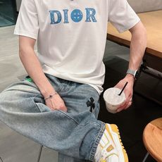 。Dior迪奥💥独家专供新款原单男士休闲短袖 高端定制 高版本 时尚百搭爆款⚠️⚠️✨✨进口面料 手感超 。Dior迪奥💥独家专供新款原单男士休闲短袖 高端定制 高版本 时尚百搭爆款⚠️⚠️✨✨进口面料 手感超