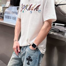 。Prada普拉达💥独家专供新款原单男士休闲短袖 高端定制 高版本 时尚百搭爆款⚠️⚠️✨✨进口面料 手 。Prada普拉达💥独家专供新款原单男士休闲短袖 高端定制 高版本 时尚百搭爆款⚠️⚠️✨✨进口面料 手