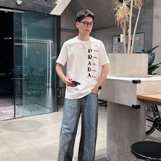 。Prada普拉达💥独家专供新款原单男士休闲短袖 高端定制 高版本 时尚百搭爆款⚠️⚠️✨✨进口面料 手 。Prada普拉达💥独家专供新款原单男士休闲短袖 高端定制 高版本 时尚百搭爆款⚠️⚠️✨✨进口面料 手