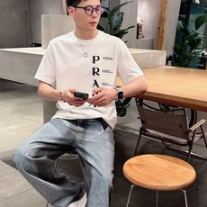 。Prada普拉达💥独家专供新款原单男士休闲短袖 高端定制 高版本 时尚百搭爆款⚠️⚠️✨✨进口面料 手 。Prada普拉达💥独家专供新款原单男士休闲短袖 高端定制 高版本 时尚百搭爆款⚠️⚠️✨✨进口面料 手