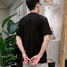 。Gucci古驰💥独家专供新款原单男士休闲短袖 高端定制 高版本 时尚百搭爆款⚠️⚠️✨✨进口面料 手感 。Gucci古驰💥独家专供新款原单男士休闲短袖 高端定制 高版本 时尚百搭爆款⚠️⚠️✨✨进口面料 手感