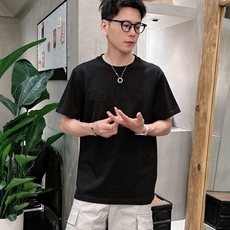 。Gucci古驰💥独家专供新款原单男士休闲短袖 高端定制 高版本 时尚百搭爆款⚠️⚠️✨✨进口面料 手感 。Gucci古驰💥独家专供新款原单男士休闲短袖 高端定制 高版本 时尚百搭爆款⚠️⚠️✨✨进口面料 手感
