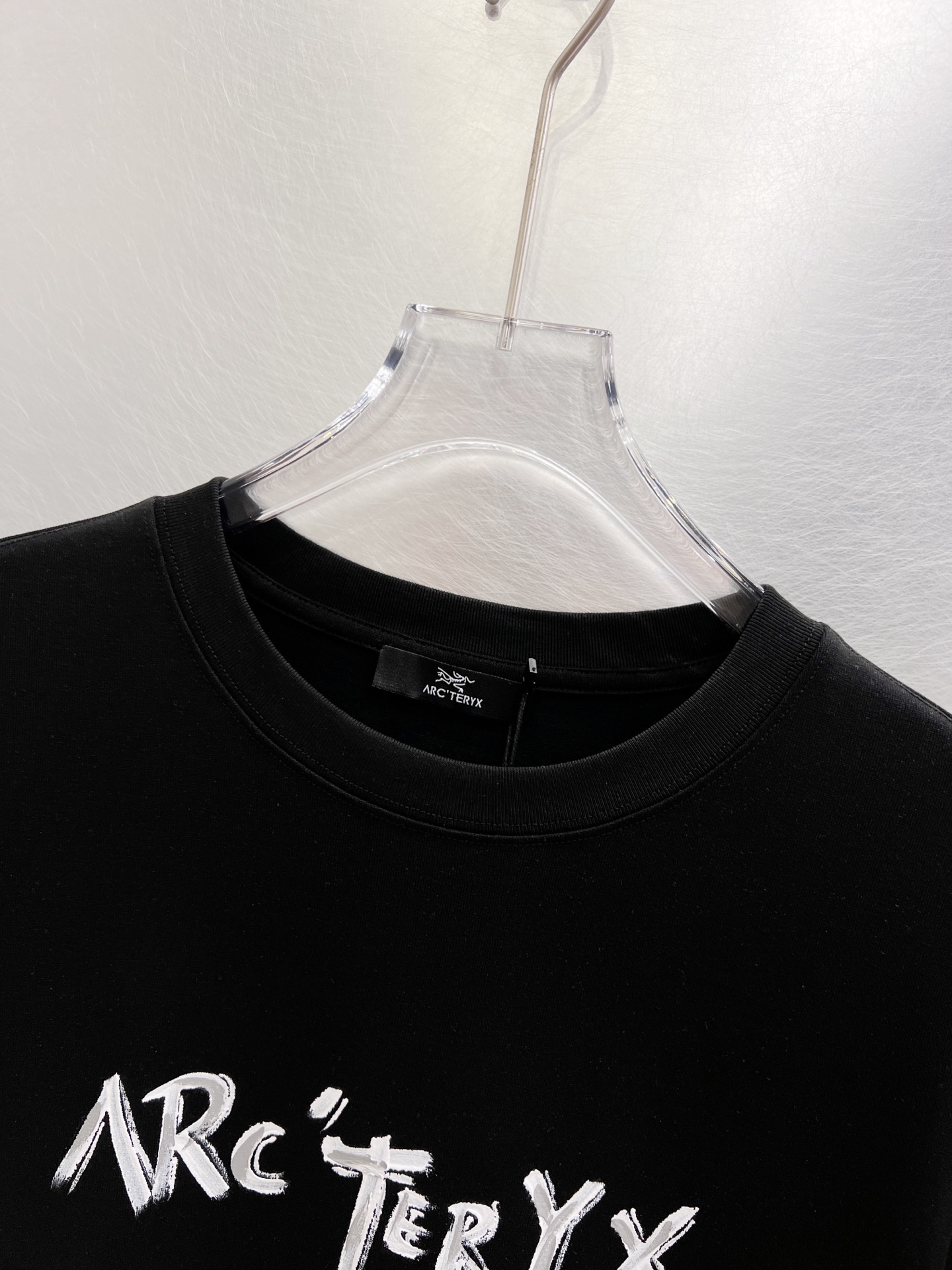   始祖鸟      ⚠️
重磅推荐！2025ss夏装新品 专柜在售 最新系列图案logo短袖T恤 必须