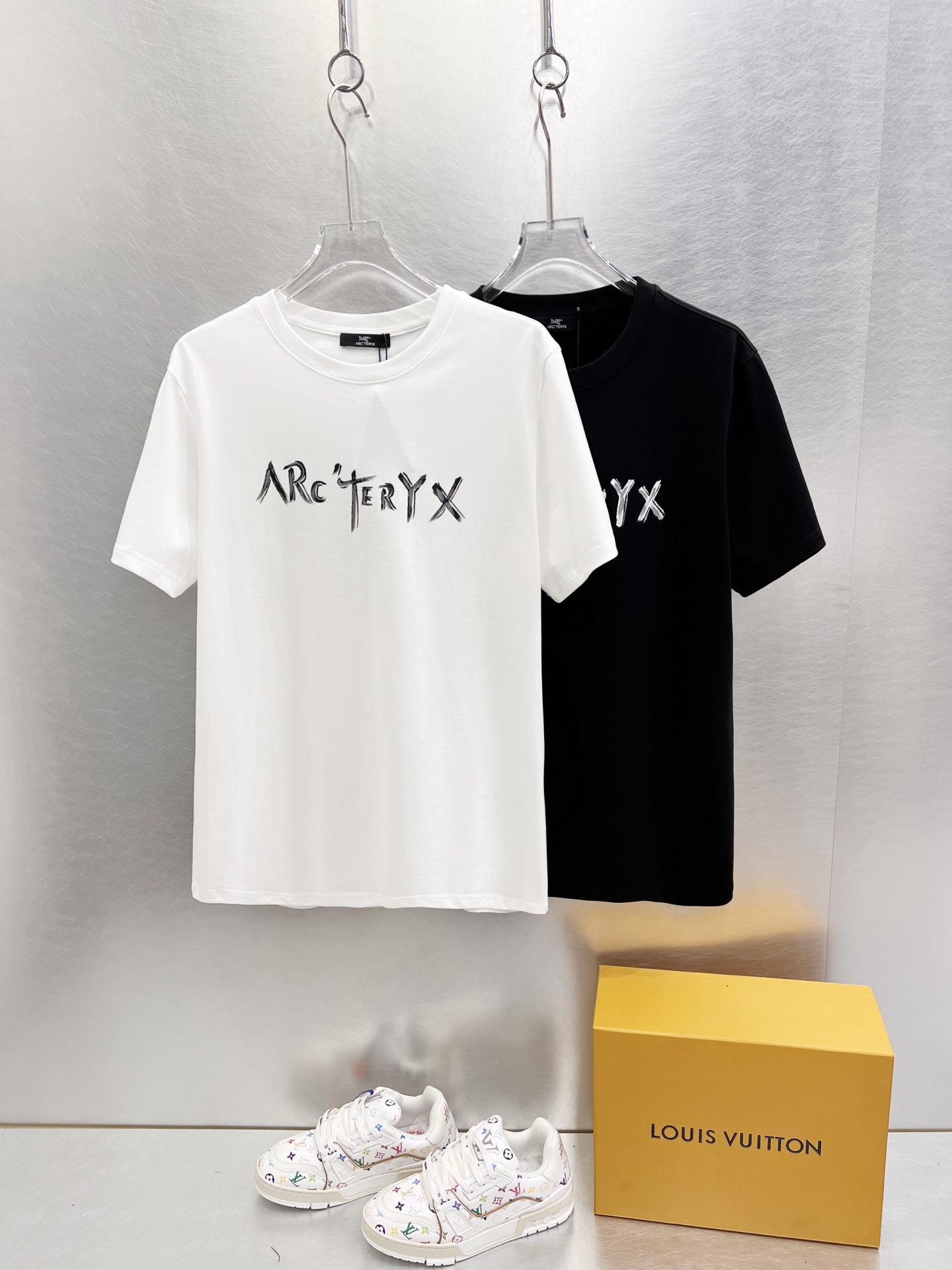   始祖鸟      ⚠️
重磅推荐！2025ss夏装新品 专柜在售 最新系列图案logo短袖T恤 必须