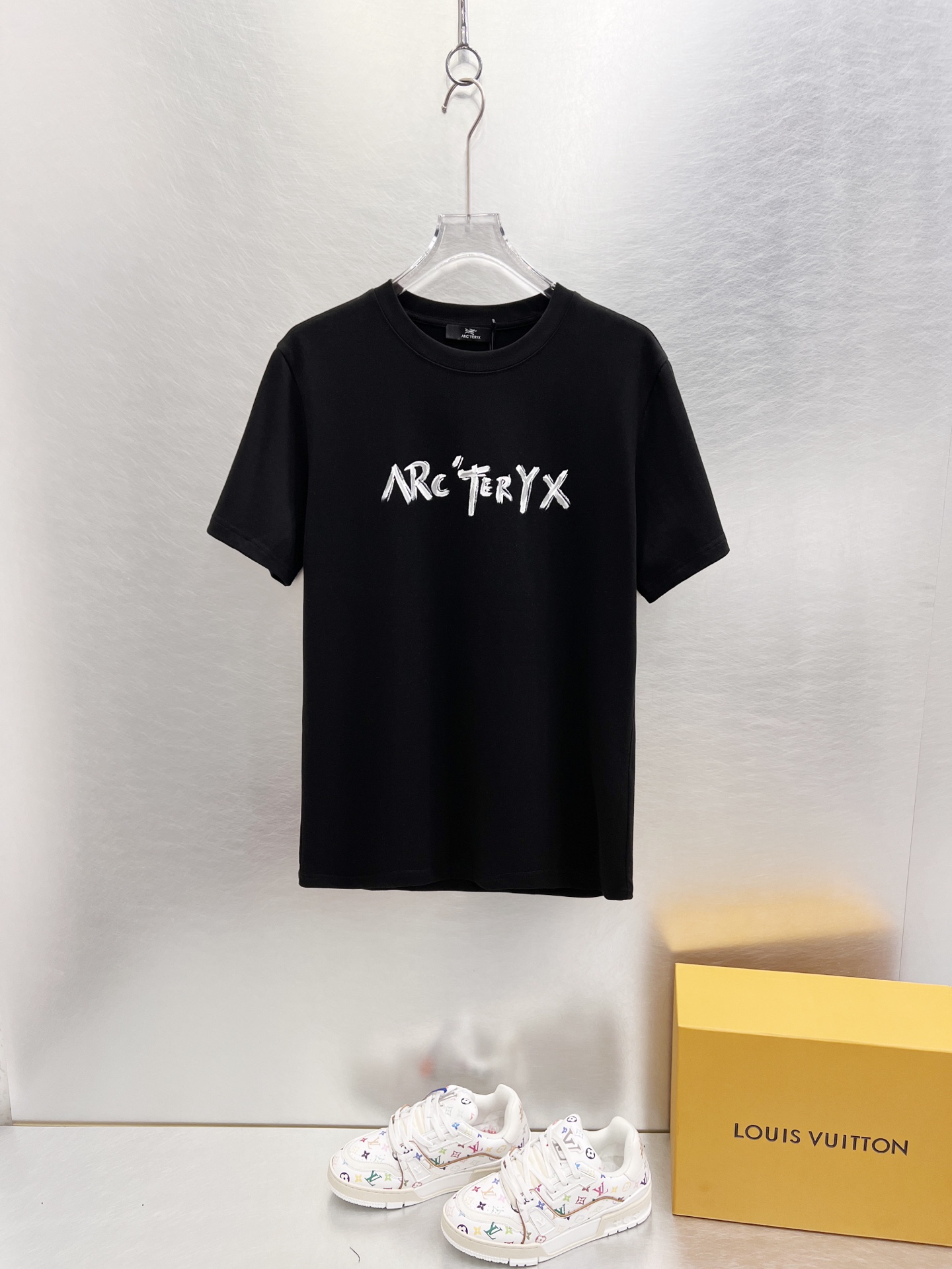   始祖鸟      ⚠️
重磅推荐！2025ss夏装新品 专柜在售 最新系列图案logo短袖T恤 必须