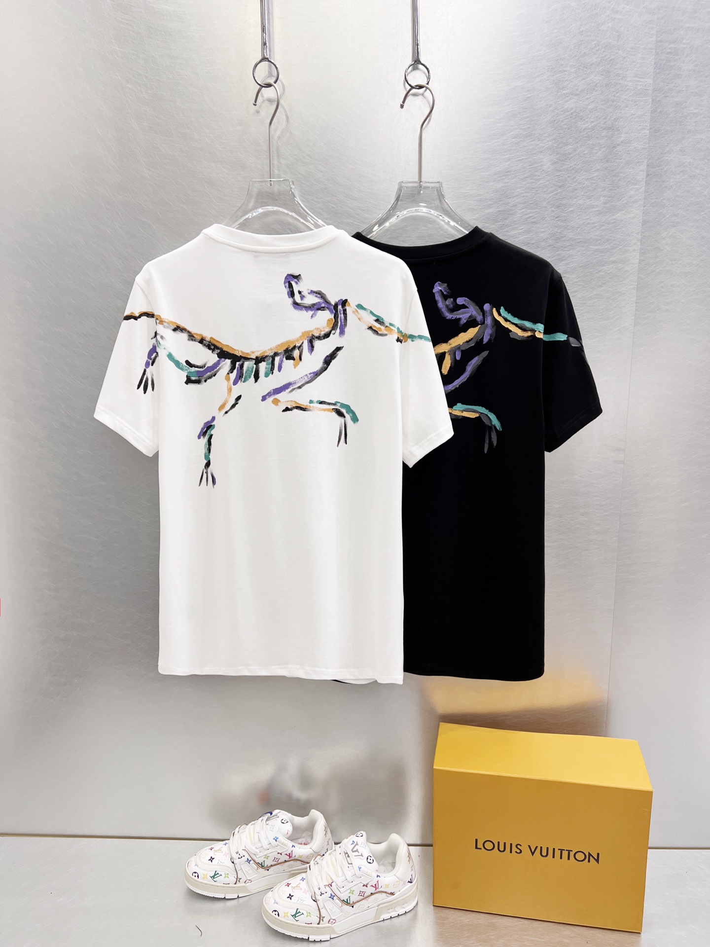   始祖鸟      ⚠️
重磅推荐！2025ss夏装新品 专柜在售 最新系列图案logo短袖T恤 必须