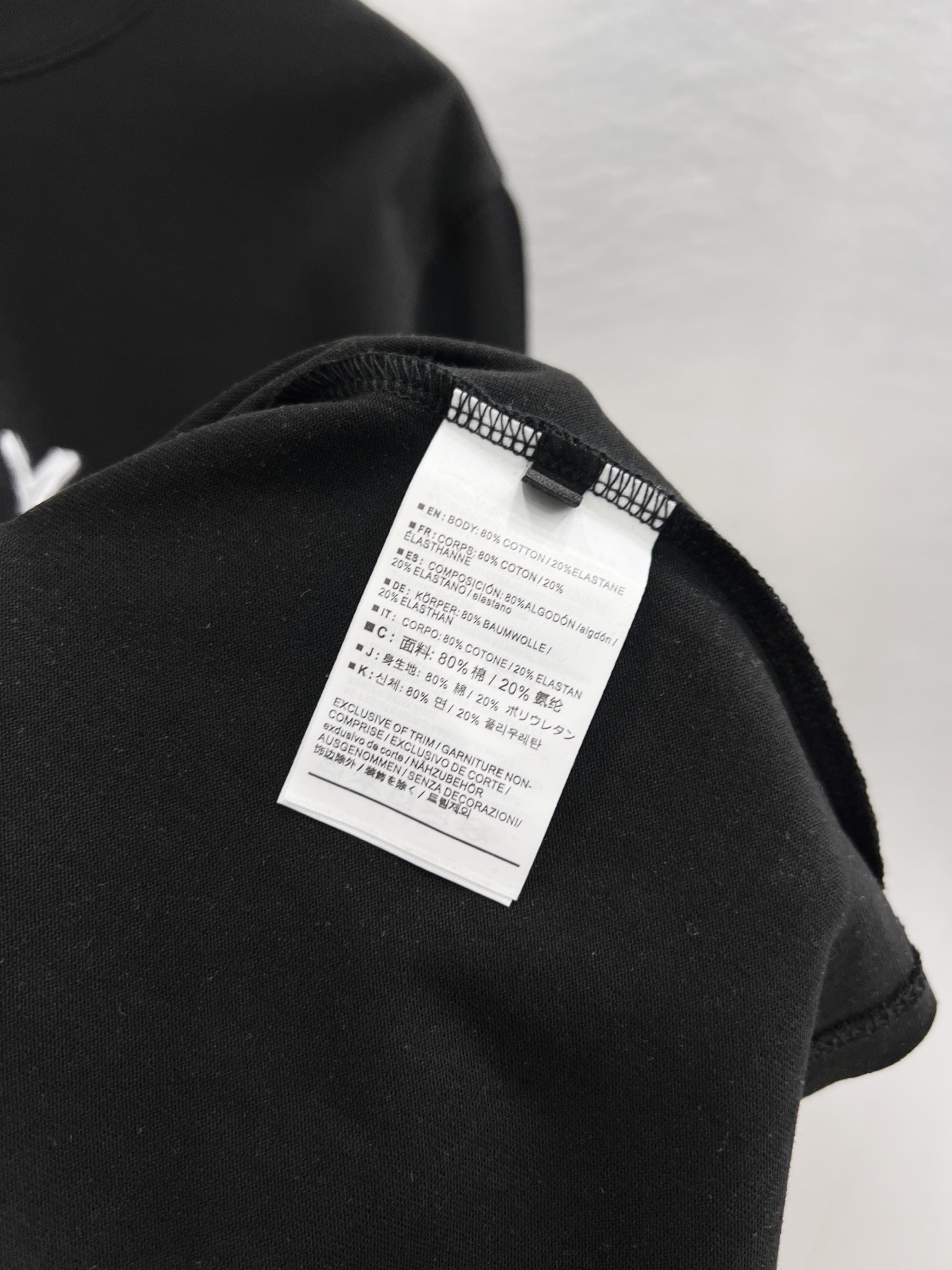   始祖鸟      ⚠️
重磅推荐！2025ss夏装新品 专柜在售 最新系列图案logo短袖T恤 必须