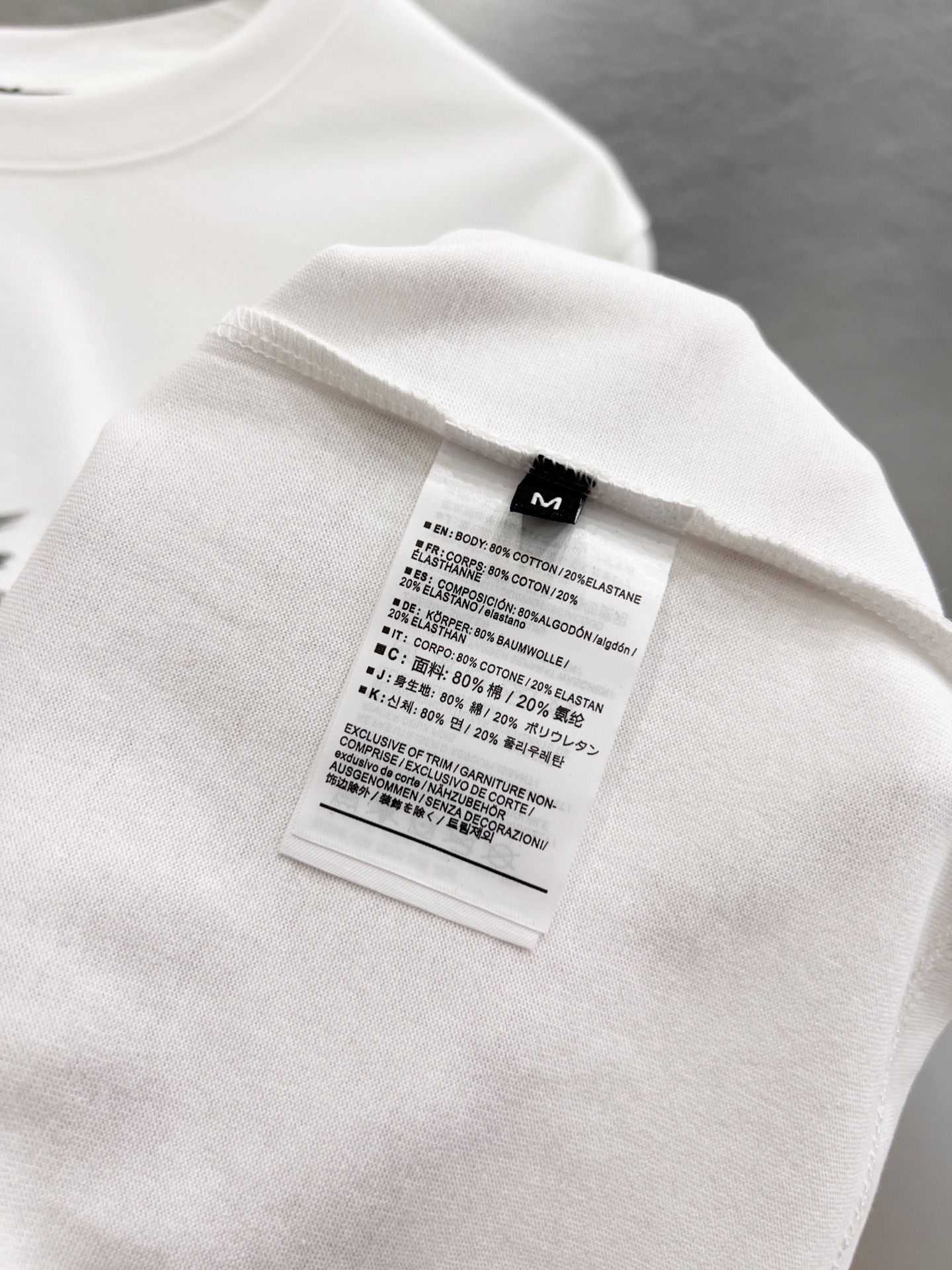   始祖鸟      ⚠️
重磅推荐！2025ss夏装新品 专柜在售 最新系列图案logo短袖T恤 必须