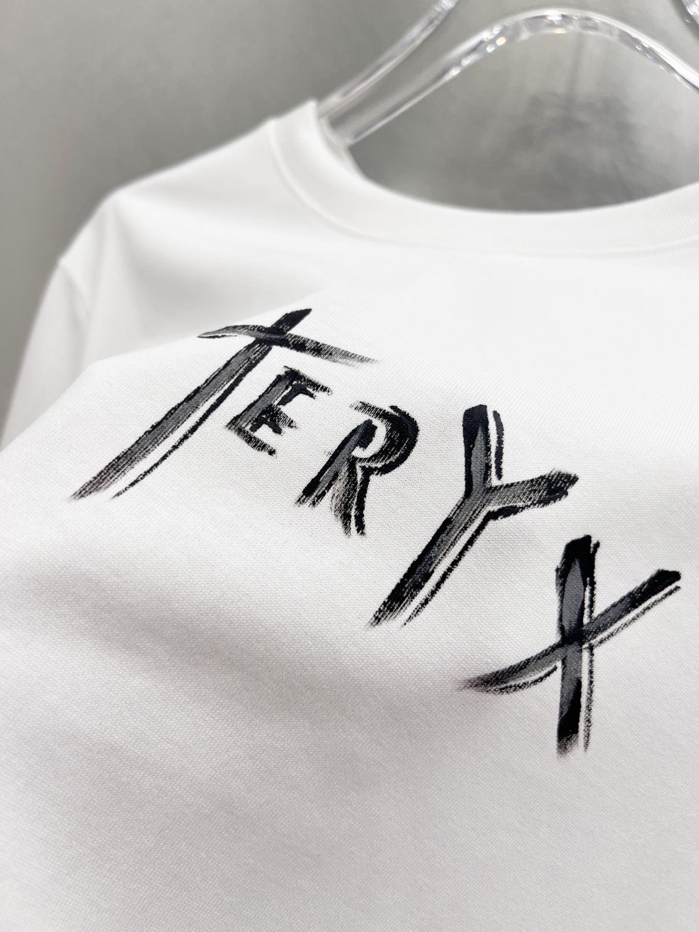   始祖鸟      ⚠️
重磅推荐！2025ss夏装新品 专柜在售 最新系列图案logo短袖T恤 必须