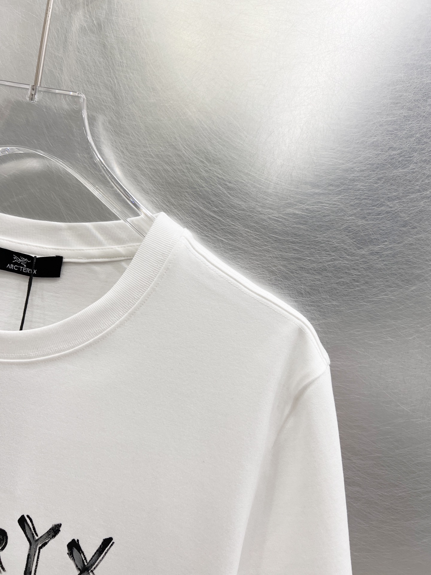   始祖鸟      ⚠️
重磅推荐！2025ss夏装新品 专柜在售 最新系列图案logo短袖T恤 必须