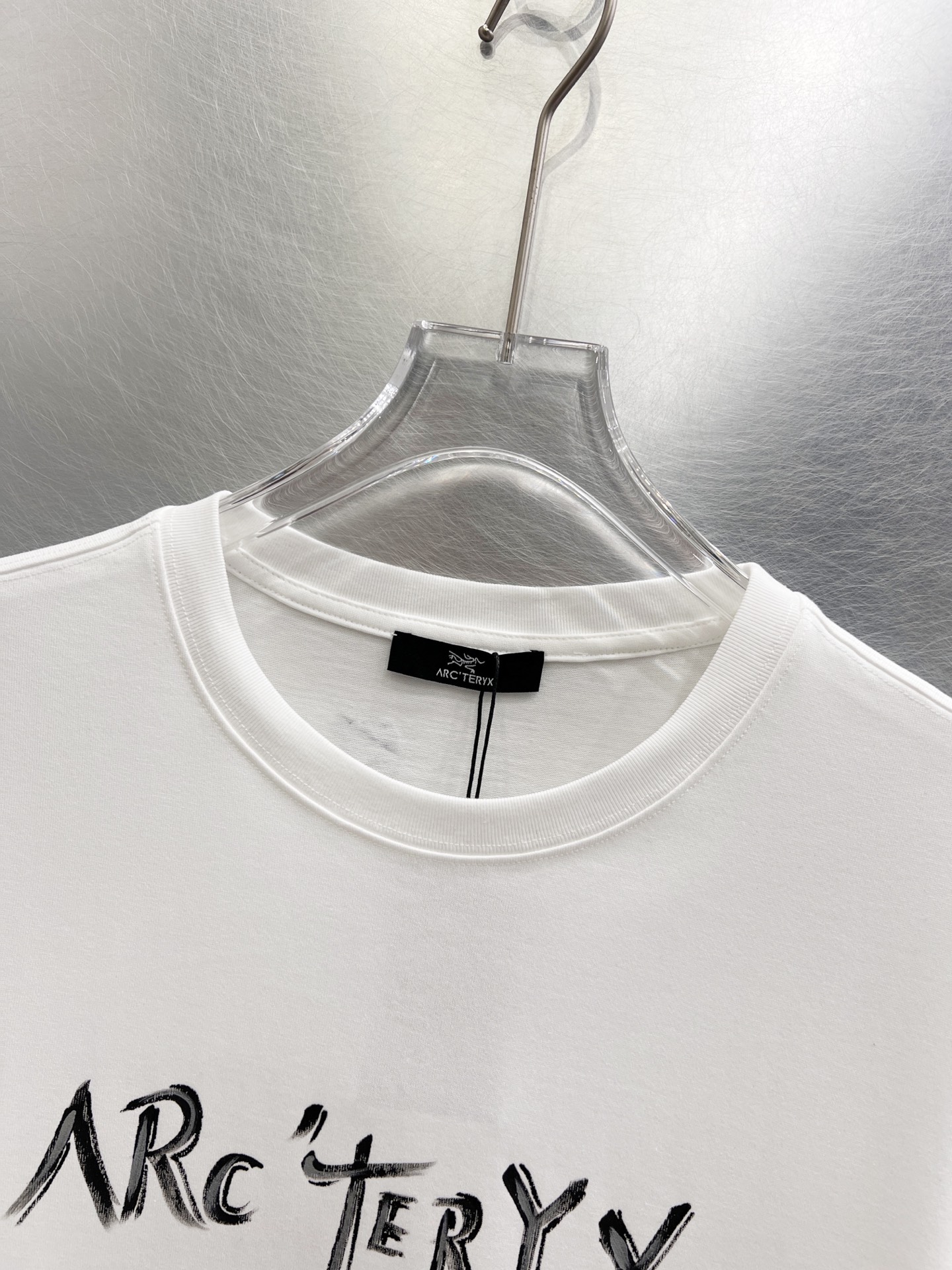   始祖鸟      ⚠️
重磅推荐！2025ss夏装新品 专柜在售 最新系列图案logo短袖T恤 必须