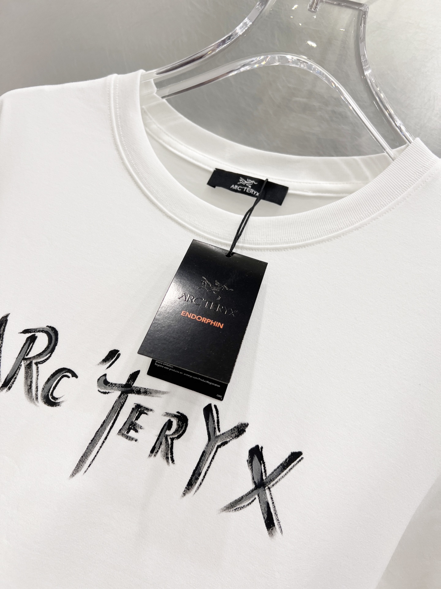   始祖鸟      ⚠️
重磅推荐！2025ss夏装新品 专柜在售 最新系列图案logo短袖T恤 必须