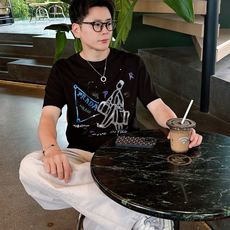 。Prada普拉达💥独家专供新款原单男士休闲短袖 高端定制 高版本 时尚百搭爆款⚠️⚠️✨✨进口面料 手 。Prada普拉达💥独家专供新款原单男士休闲短袖 高端定制 高版本 时尚百搭爆款⚠️⚠️✨✨进口面料 手