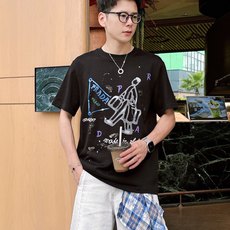 。Prada普拉达💥独家专供新款原单男士休闲短袖 高端定制 高版本 时尚百搭爆款⚠️⚠️✨✨进口面料 手 。Prada普拉达💥独家专供新款原单男士休闲短袖 高端定制 高版本 时尚百搭爆款⚠️⚠️✨✨进口面料 手