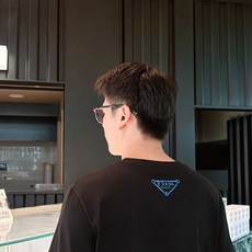 。Prada普拉达💥独家专供新款原单男士休闲短袖 高端定制 高版本 时尚百搭爆款⚠️⚠️✨✨进口面料 手 。Prada普拉达💥独家专供新款原单男士休闲短袖 高端定制 高版本 时尚百搭爆款⚠️⚠️✨✨进口面料 手