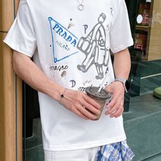 。Prada普拉达💥独家专供新款原单男士休闲短袖 高端定制 高版本 时尚百搭爆款⚠️⚠️✨✨进口面料 手 。Prada普拉达💥独家专供新款原单男士休闲短袖 高端定制 高版本 时尚百搭爆款⚠️⚠️✨✨进口面料 手