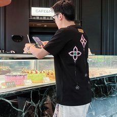 。Louis Vuitton路易威登💥独家专供新款原单男士休闲短袖 高端定制 高版本 时尚百搭爆款⚠️⚠ 。Louis Vuitton路易威登💥独家专供新款原单男士休闲短袖 高端定制 高版本 时尚百搭爆款⚠️⚠