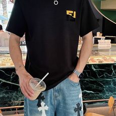 。fendi 芬迪💥独家专供新款原单男士休闲短袖 高端定制 高版本 时尚百搭爆款⚠️⚠️✨✨进口面料 手 。fendi 芬迪💥独家专供新款原单男士休闲短袖 高端定制 高版本 时尚百搭爆款⚠️⚠️✨✨进口面料 手