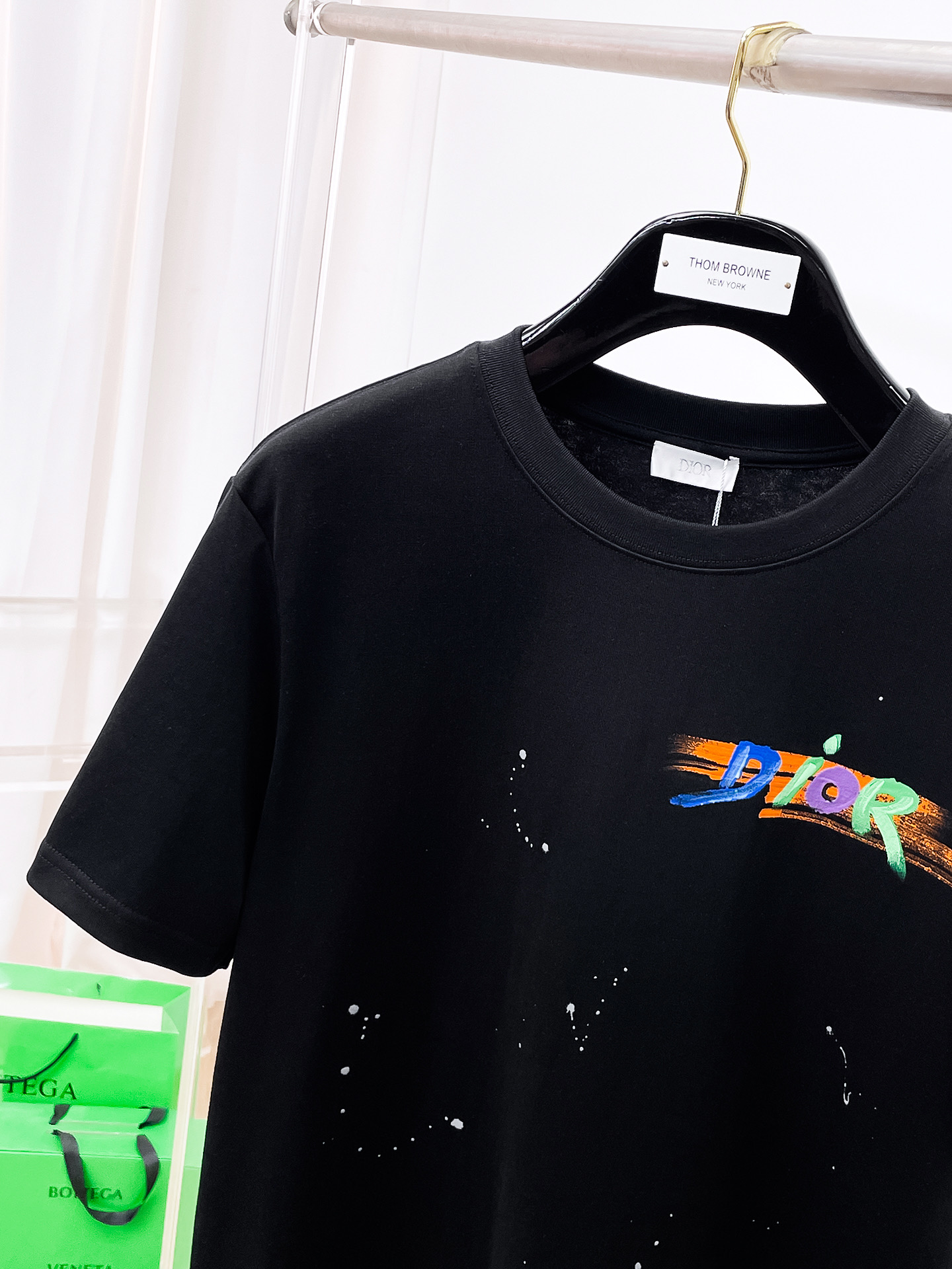    。迪奥家 2025SS新款首发专柜最新款短袖圆领T恤 高端订制 设计前卫时尚！品牌logo重工艺设