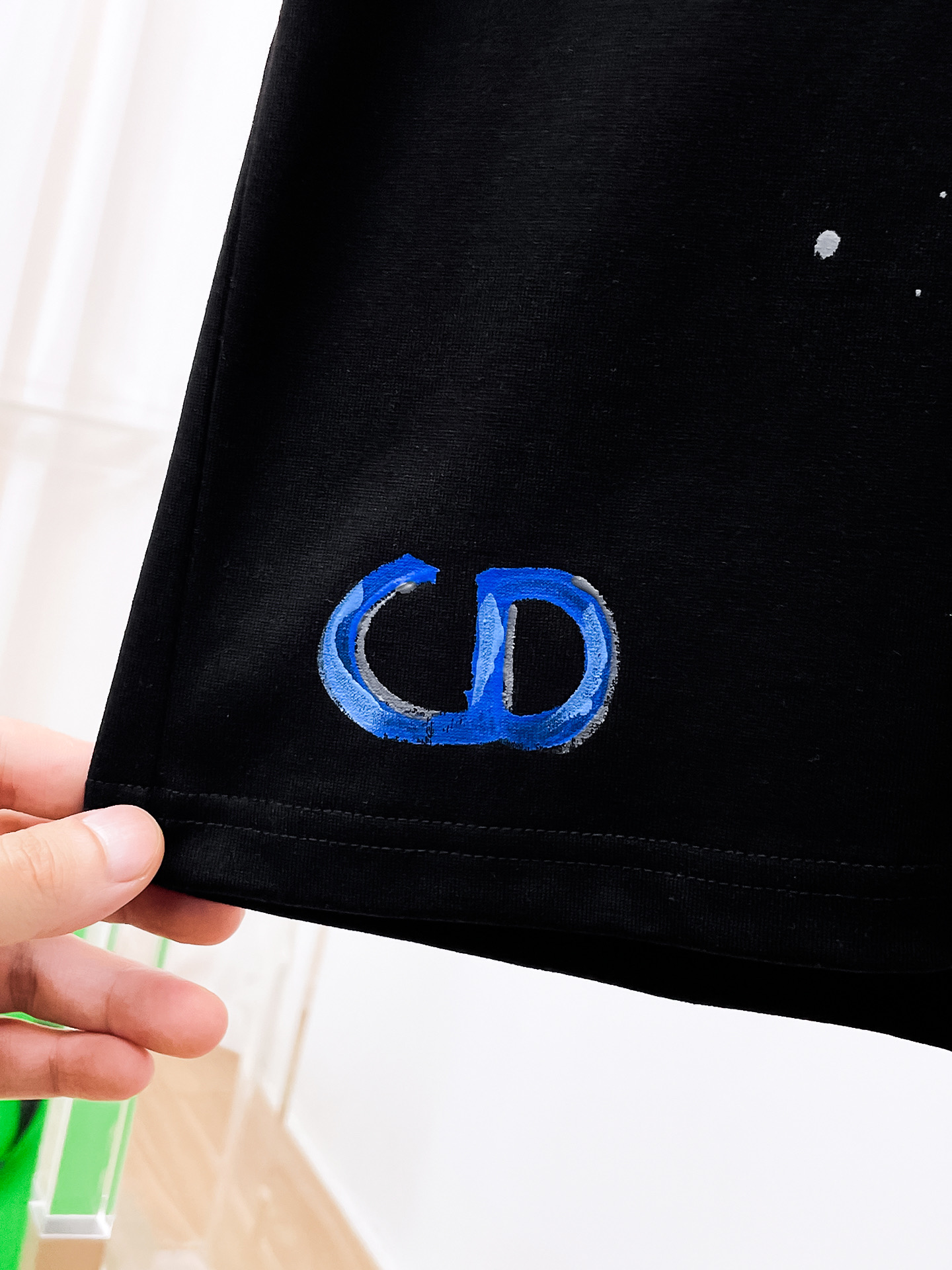    。迪奥家 2025SS新款首发专柜最新款短袖圆领T恤 高端订制 设计前卫时尚！品牌logo重工艺设