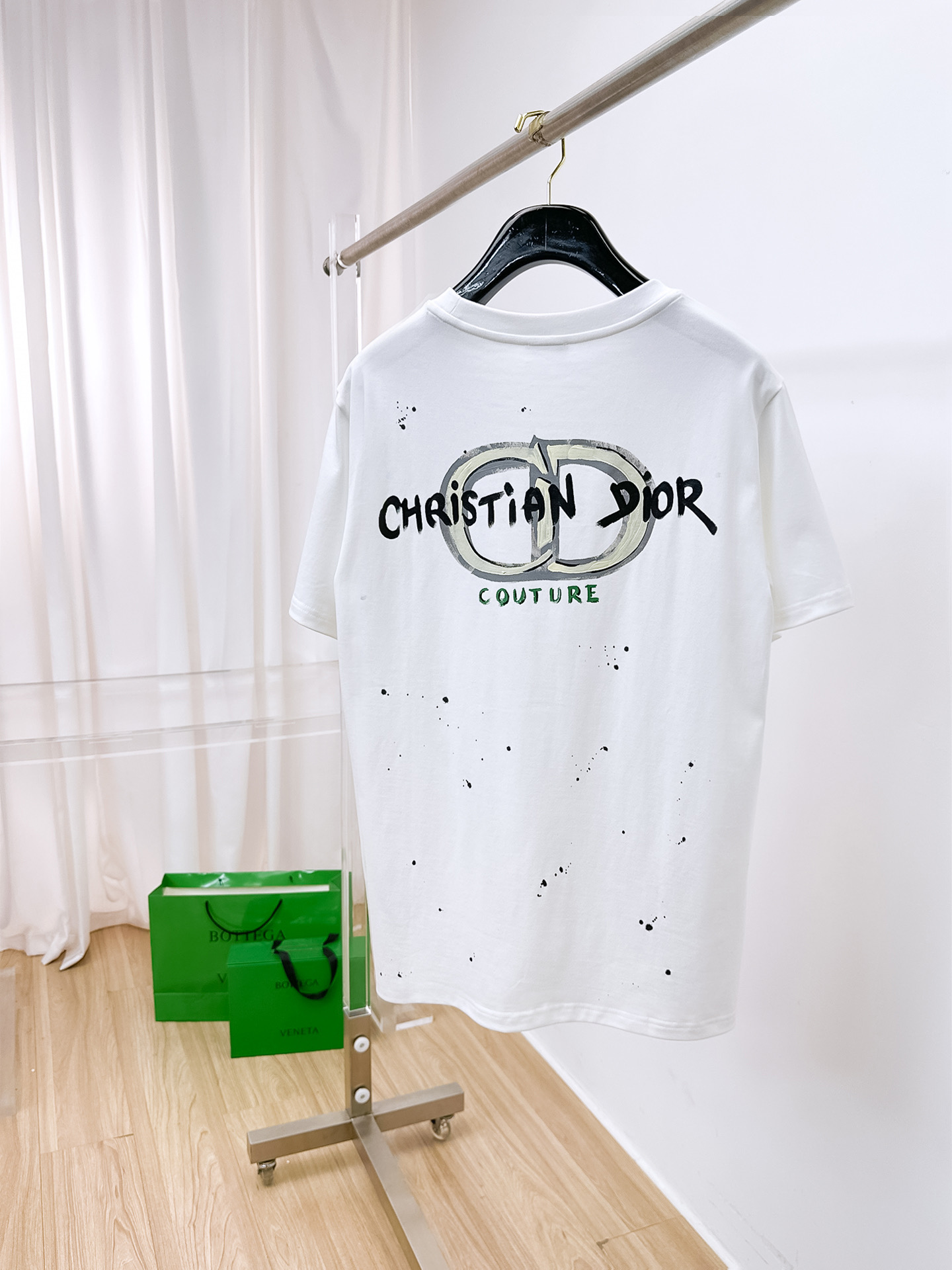    。迪奥家 2025SS新款首发专柜最新款短袖圆领T恤 高端订制 设计前卫时尚！品牌logo重工艺设