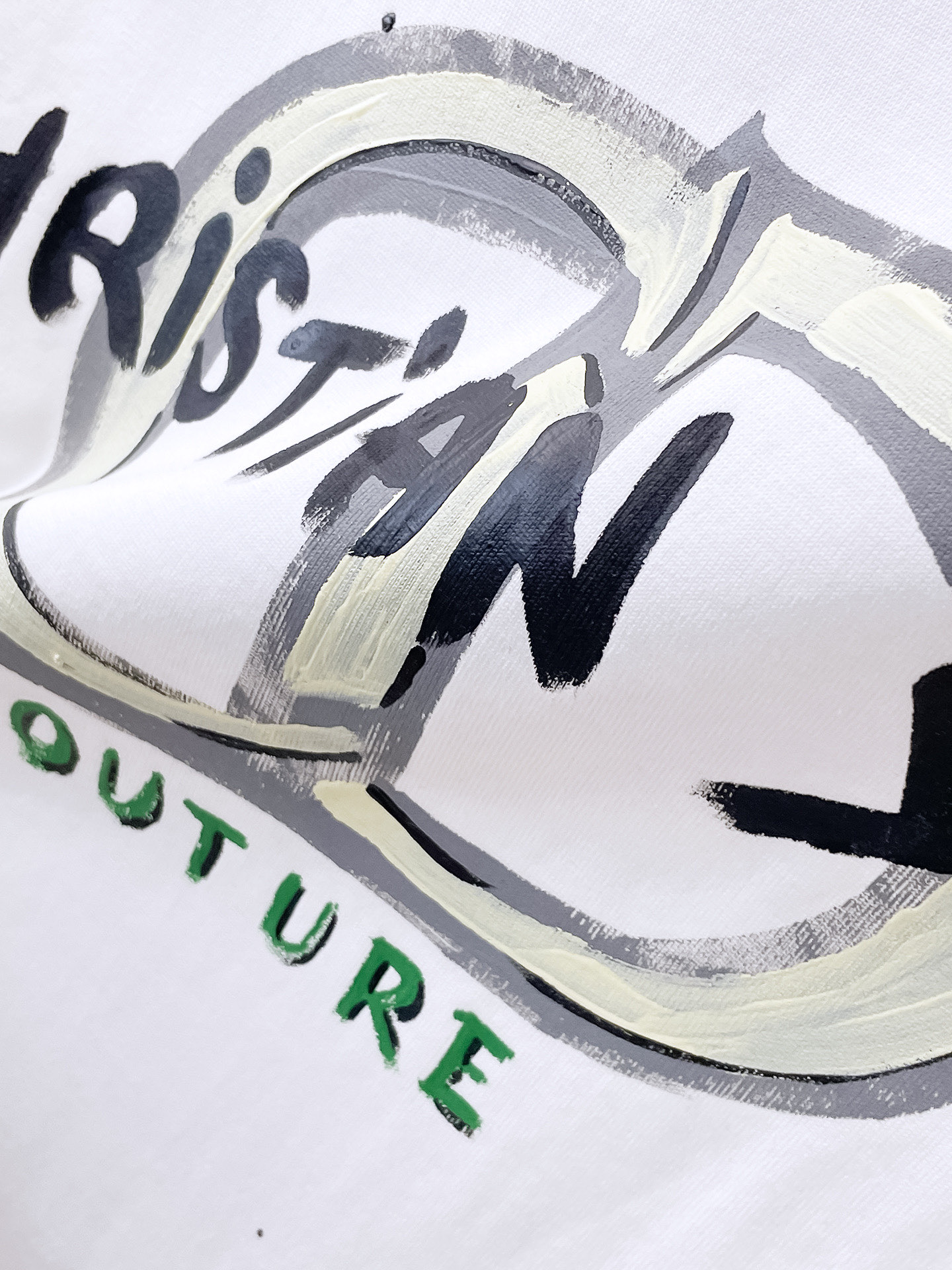    。迪奥家 2025SS新款首发专柜最新款短袖圆领T恤 高端订制 设计前卫时尚！品牌logo重工艺设