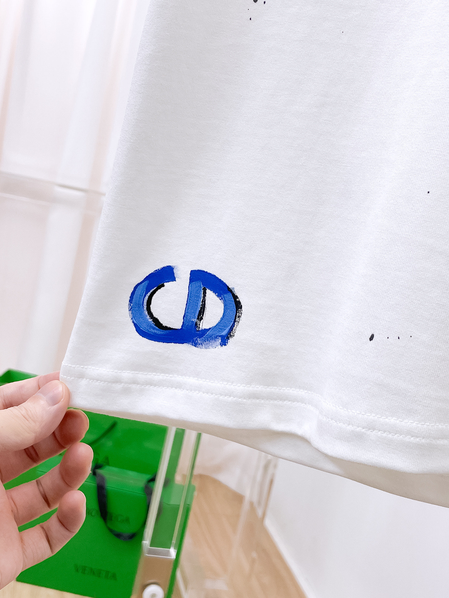    。迪奥家 2025SS新款首发专柜最新款短袖圆领T恤 高端订制 设计前卫时尚！品牌logo重工艺设