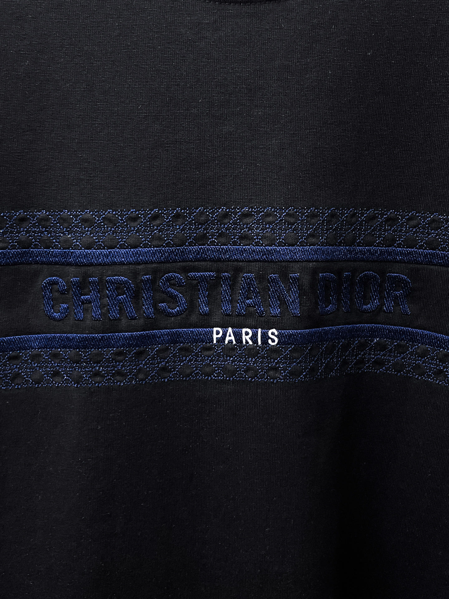    。迪奥家 2025SS新款首发专柜最新款短袖圆领T恤 高端订制 设计前卫时尚！品牌logo重工艺设