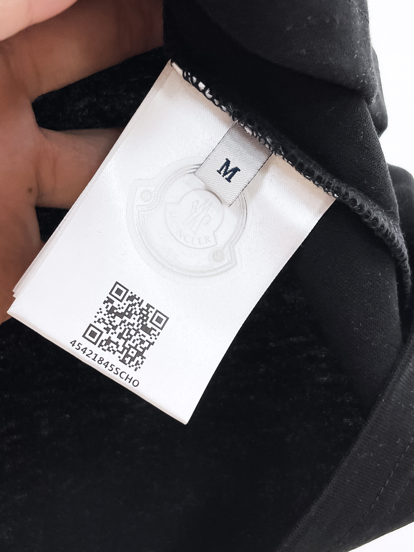    。蒙口家 2025SS新款首发专柜最新款短袖圆领T恤 高端订制 设计前卫时尚！品牌logo重工艺设