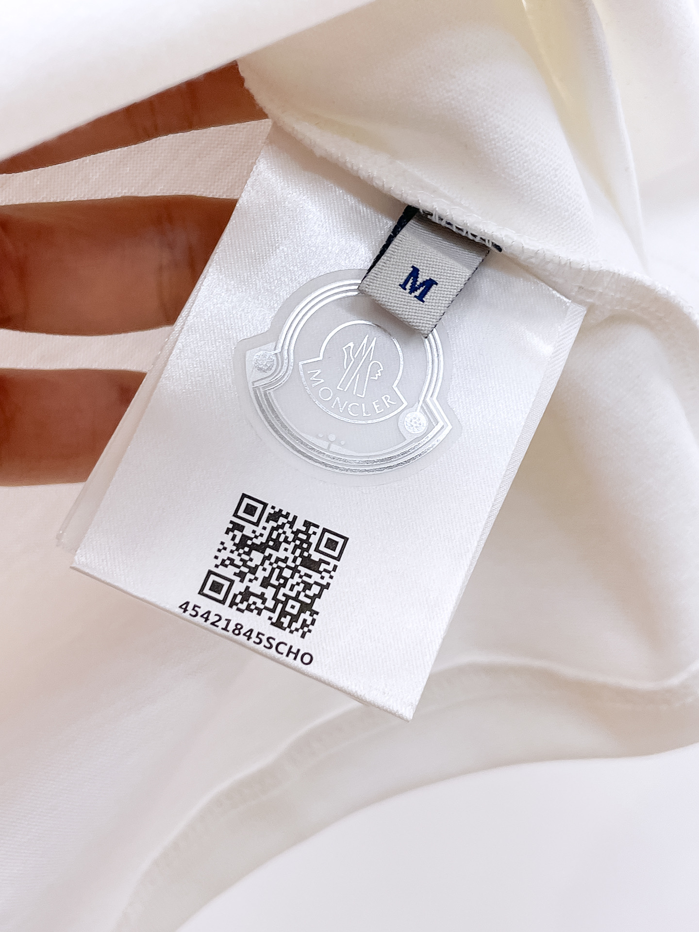    。蒙口家 2025SS新款首发专柜最新款短袖圆领T恤 高端订制 设计前卫时尚！品牌logo重工艺设