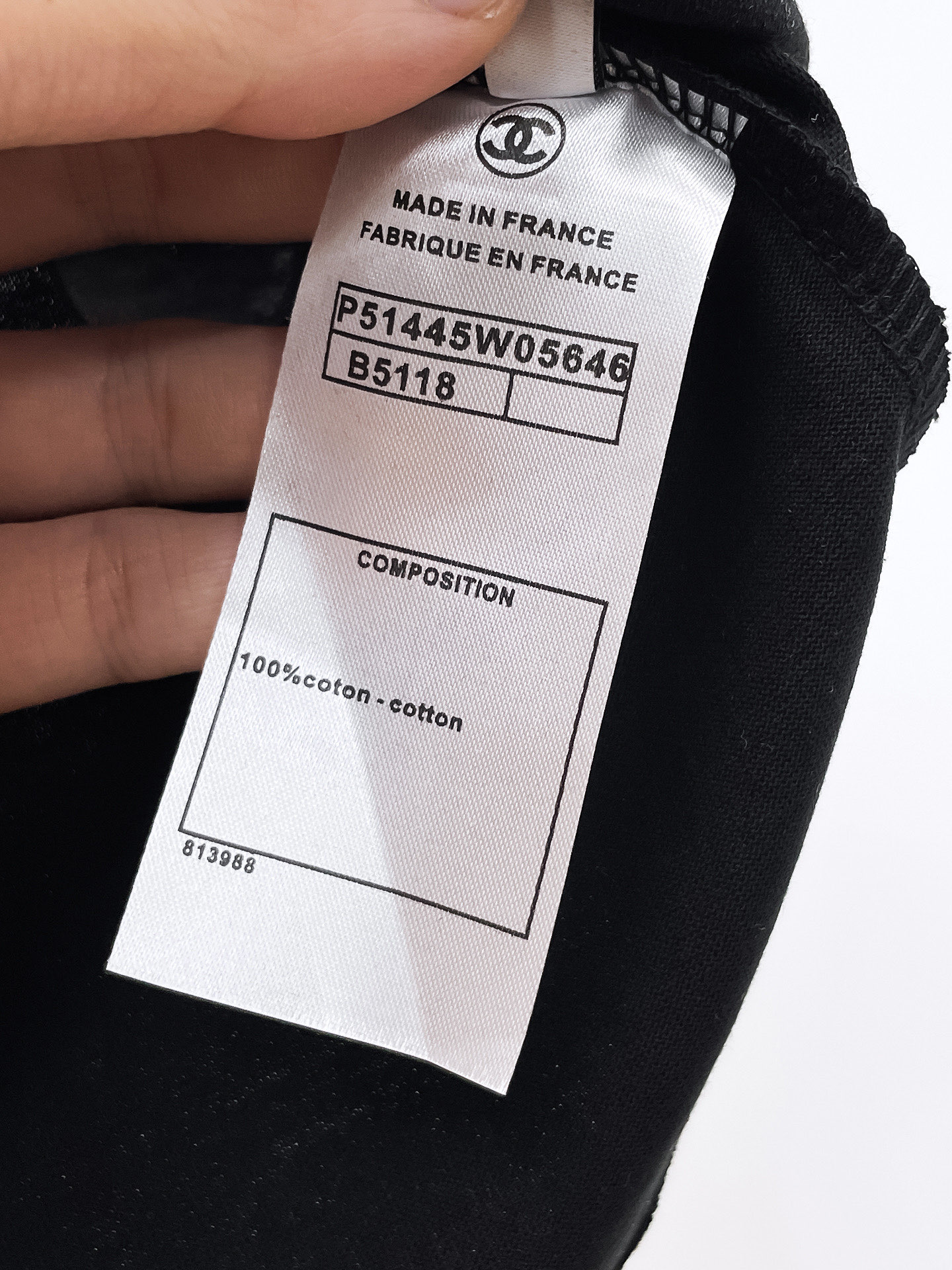    。香奈儿家 2025SS新款首发专柜最新款短袖圆领T恤 高端订制 设计前卫时尚！品牌logo重工艺