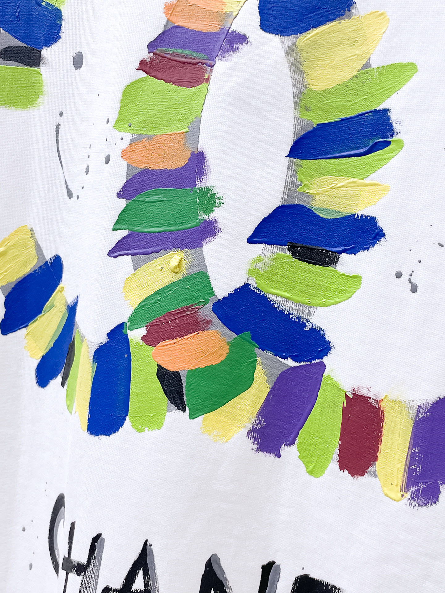    。香奈儿家 2025SS新款首发专柜最新款短袖圆领T恤 高端订制 设计前卫时尚！品牌logo重工艺