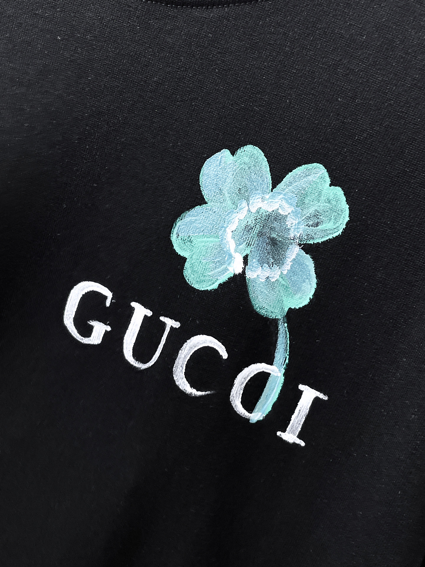    。古驰家 2025SS新款首发专柜最新款短袖圆领T恤 高端订制 设计前卫时尚！品牌logo重工艺设