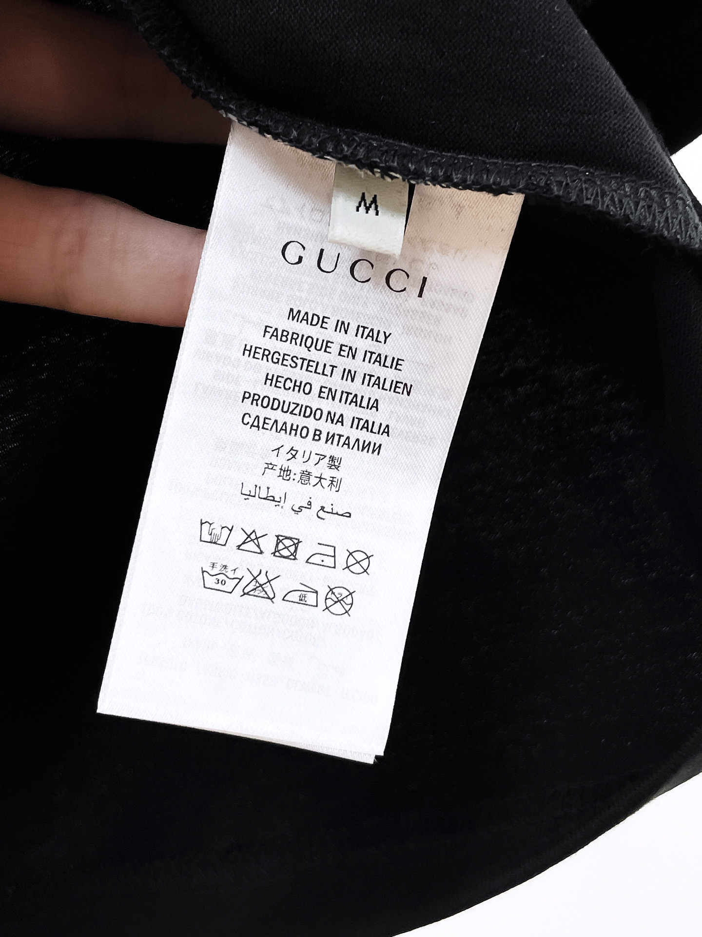    。古驰家 2025SS新款首发专柜最新款短袖圆领T恤 高端订制 设计前卫时尚！品牌logo重工艺设