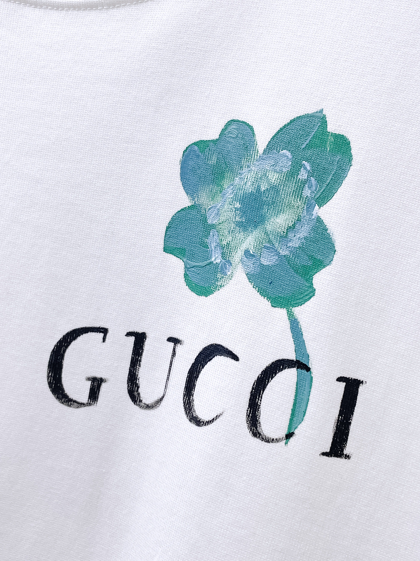    。古驰家 2025SS新款首发专柜最新款短袖圆领T恤 高端订制 设计前卫时尚！品牌logo重工艺设