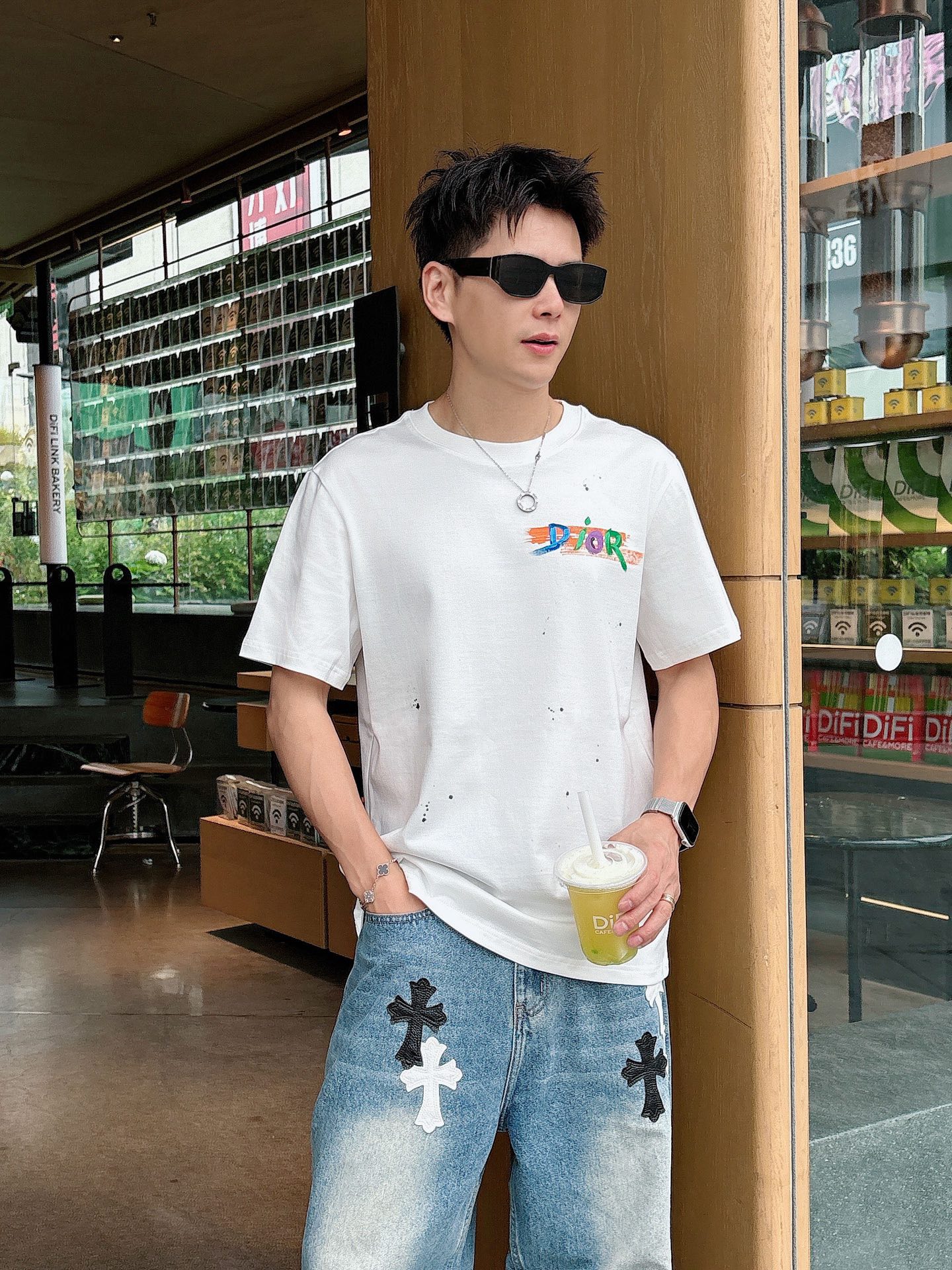 NO:431635,.Dior exclusively offers new original single men's casual short sleeves, high-end customization, high-end version, fashionable and versatile imported fabric, super soft and delicate, skin-friendly and comfortable to wear, high-end boutique, OEM fine-made top body, very good, men's essential items, three-standard complete color, black and white, Size S-2XL Size S-2XL Size Shoulder width 46, bust 102, 66, sleeve length 22, M Size Shoulder width 47, bust 106, 67, sleeve length 23, L Size Shoulder width 48, bust 110, 68, sleeve length 24, XL Size Shoulder width 49, bust 114, 69, sleeve length 25, 2XL Size Shoulder width 50, bust 116, 70, sleeve length 26,,dior,dior,T-shirt,alexander wang19860909.Dior 迪奥独家专供新款原单男士休闲短袖 高端定制 高版本 时尚百搭爆款进口面料 手感超柔软细腻 穿着亲肤舒适 高端精品 代工厂精细做上身非常赞 男士必备单品 三标齐全 颜色黑色白色 尺码S-2XL S码肩宽46 胸围102 衣长66 袖长22 M码肩宽47 胸围106 衣长67 袖长23 L码肩宽48 胸围110 衣长68 袖长24 XL码肩宽49 胸围114 衣长69 袖长25 2XL码肩宽50 胸围116 衣长70 袖长26,,dior,dior,T-shirt,alexander wang,Men's clothing