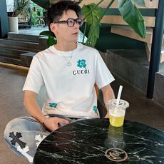 。Gucci 古驰💥独家专供新款原单男士休闲短袖 高端定制 高版本 时尚百搭爆款⚠️⚠️✨✨进口面料 手 。Gucci 古驰💥独家专供新款原单男士休闲短袖 高端定制 高版本 时尚百搭爆款⚠️⚠️✨✨进口面料 手