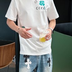 。Gucci 古驰💥独家专供新款原单男士休闲短袖 高端定制 高版本 时尚百搭爆款⚠️⚠️✨✨进口面料 手 。Gucci 古驰💥独家专供新款原单男士休闲短袖 高端定制 高版本 时尚百搭爆款⚠️⚠️✨✨进口面料 手