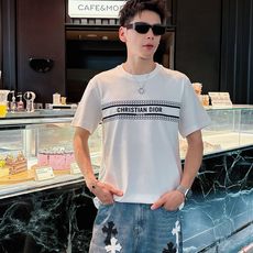 。Dior 迪奥💥独家专供新款原单男士休闲短袖 高端定制 高版本 时尚百搭爆款⚠️⚠️✨✨进口面料 手感 。Dior 迪奥💥独家专供新款原单男士休闲短袖 高端定制 高版本 时尚百搭爆款⚠️⚠️✨✨进口面料 手感