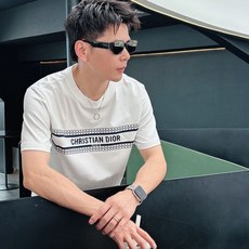 。Dior 迪奥💥独家专供新款原单男士休闲短袖 高端定制 高版本 时尚百搭爆款⚠️⚠️✨✨进口面料 手感 。Dior 迪奥💥独家专供新款原单男士休闲短袖 高端定制 高版本 时尚百搭爆款⚠️⚠️✨✨进口面料 手感